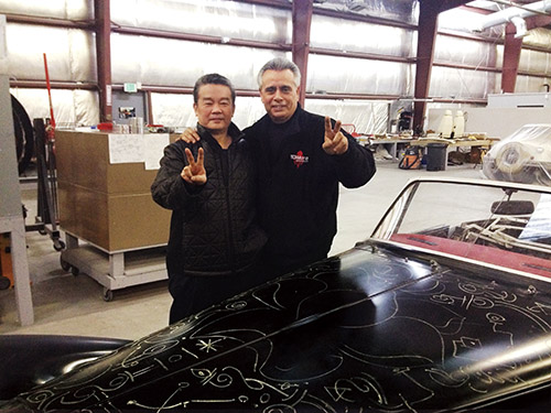 The artist Professor Lee Sun-Don and the designer and CEO Alfred J. DiMora takes photo together.