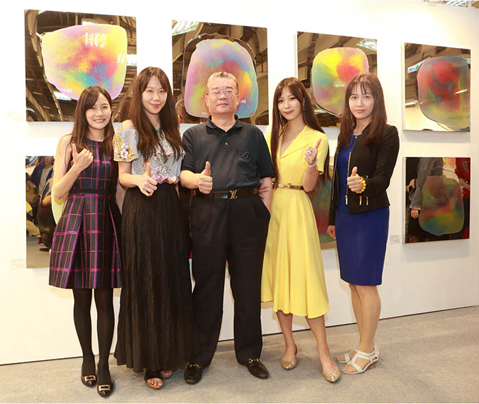 藝術家李善單+瑪馨玲月，2019年7月18日受邀於全球頂級建築事務所美國Gensler上海總部舉行展覽