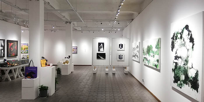 《明鏡 • 印象》系列在上海舉行雙展，於Gensler上海總部和上海M50藝術區寶勝畫廊同步展出。